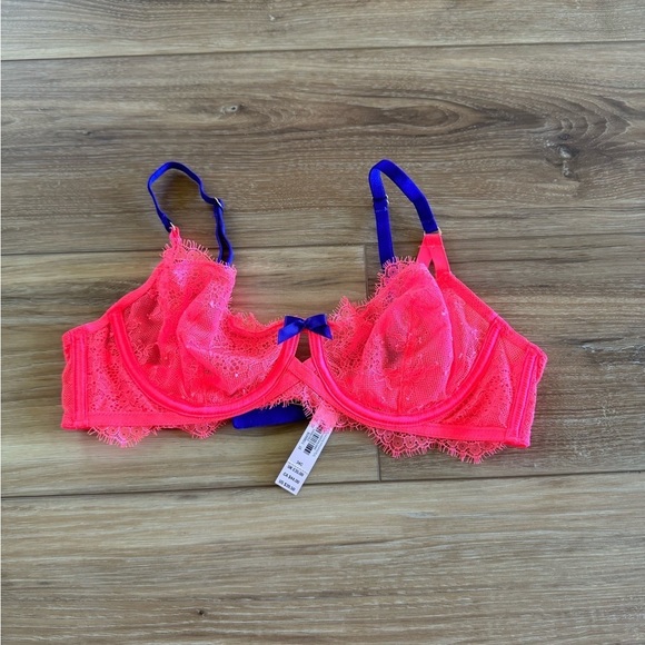 Victoria's Secret Other - Victoria’s Secret Very Sexy Unlined Demi Buste size 36B NWT